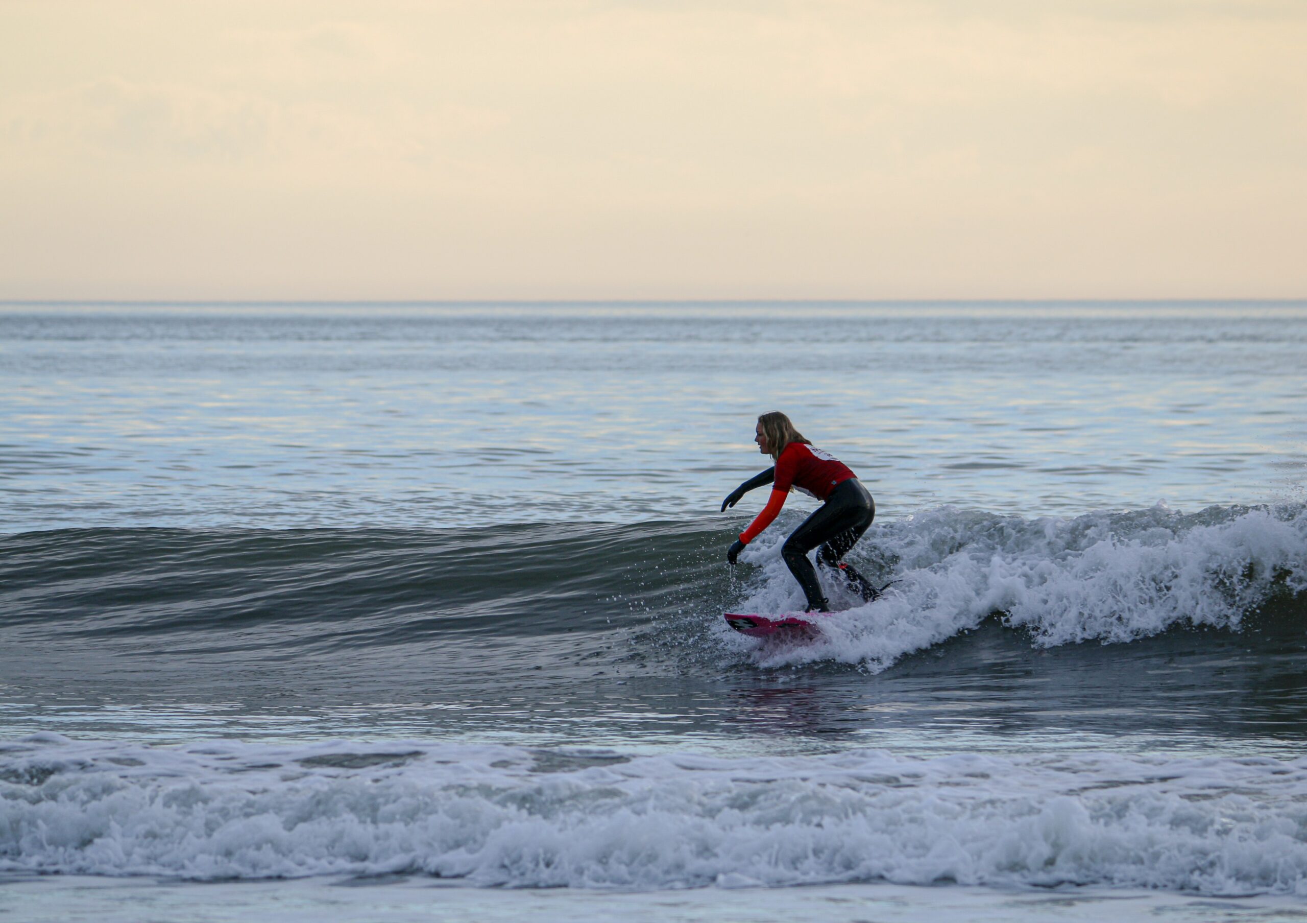 Surferin auf Cran Canaria